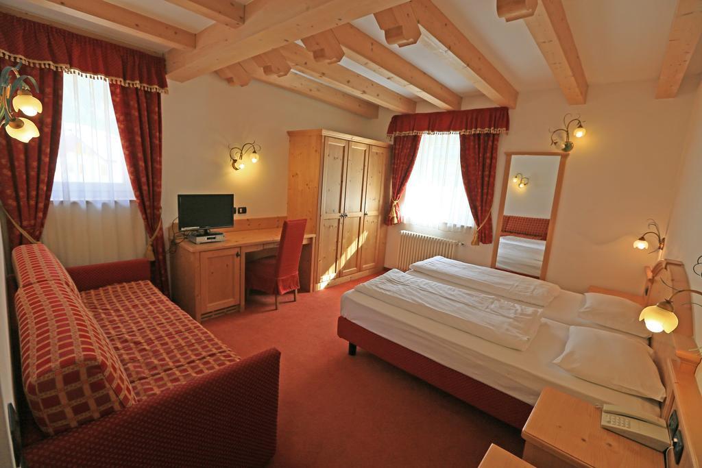Hotel Laurin Canazei Quarto foto